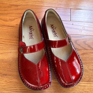 Ruby red patent leather Algeria shoes— MaryJanes